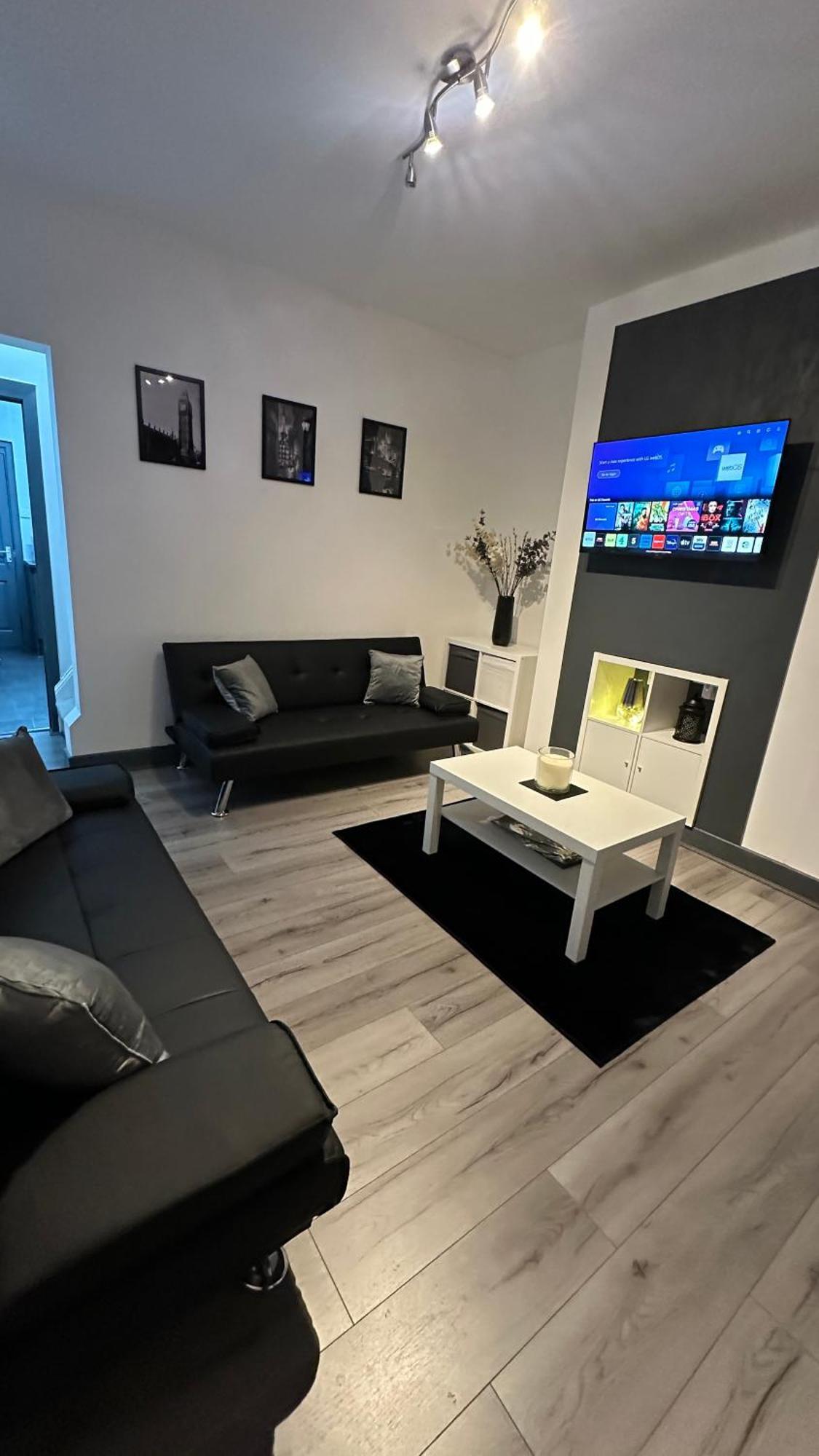 Modern 2 Bed Near Turf Moor Football Stadium, Parks, Canal And Lake Burnley Eksteriør billede