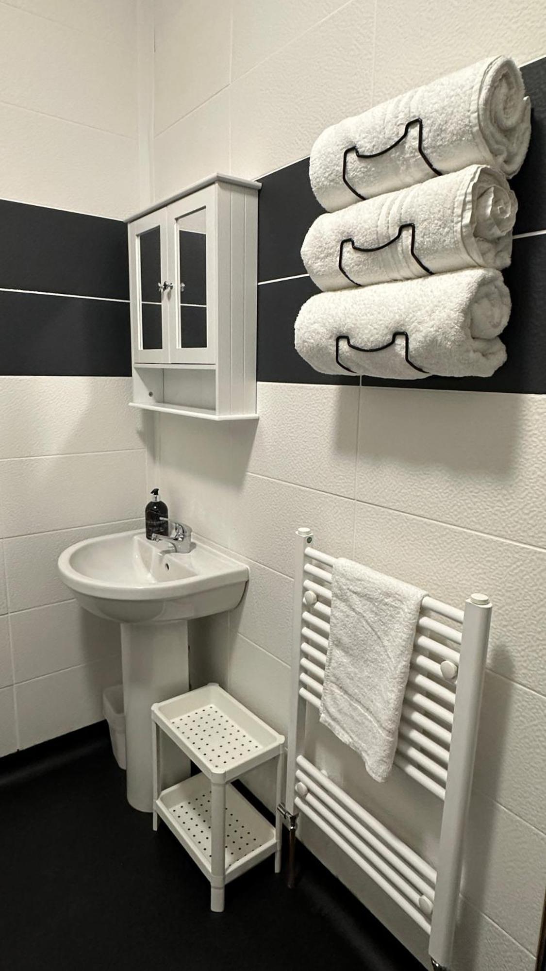 Modern 2 Bed Near Turf Moor Football Stadium, Parks, Canal And Lake Burnley Eksteriør billede