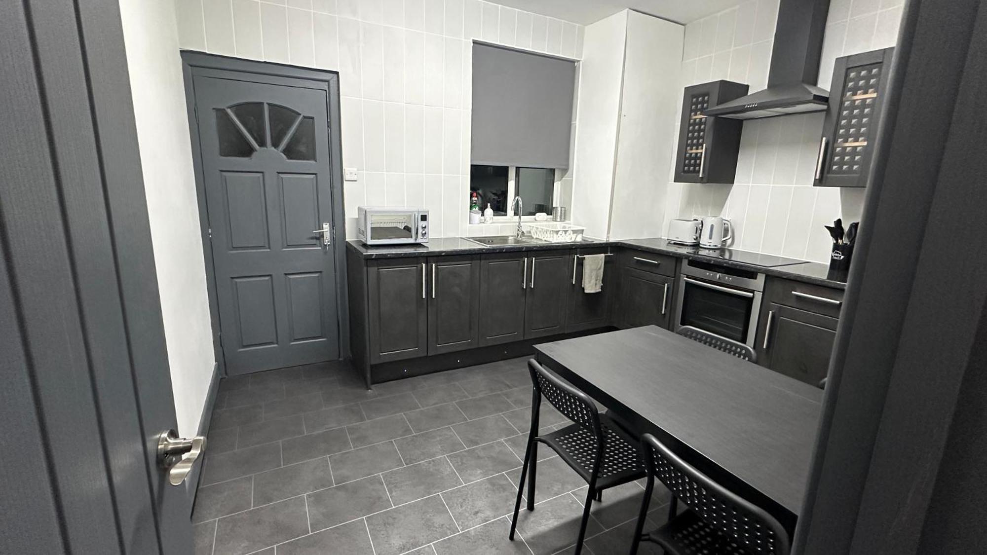 Modern 2 Bed Near Turf Moor Football Stadium, Parks, Canal And Lake Burnley Eksteriør billede